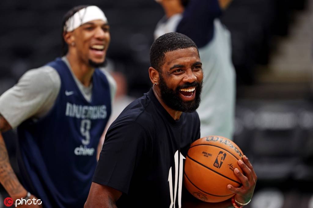  欧文灵动突破撕裂防线，独行侠大胜活塞延续强势  